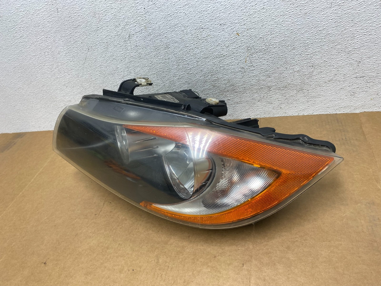 Halogen 2006 to 2008 BMW 3 Series Headlight Left Driver LH AE2898 DW1