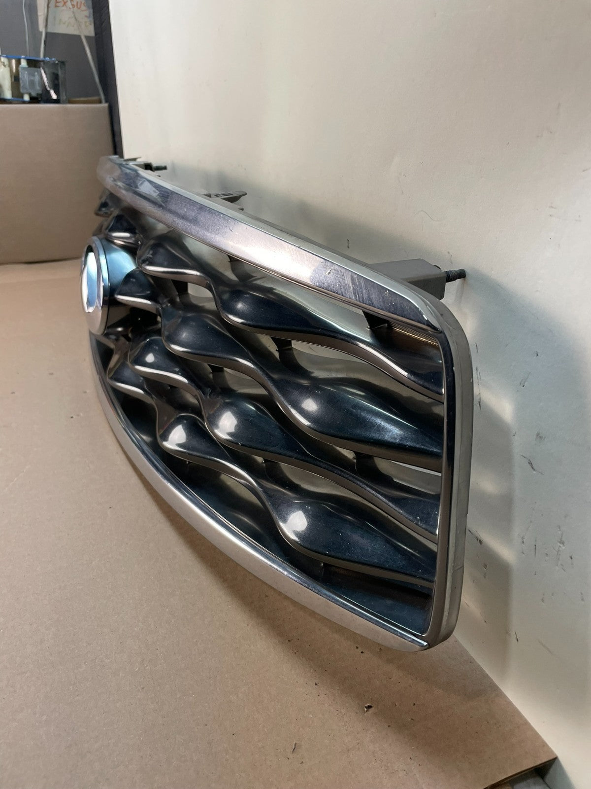 2009 to 2011 Infiniti FX35 FX50 Front Upper Grill Grille W/ Emblem AI8605 DG1