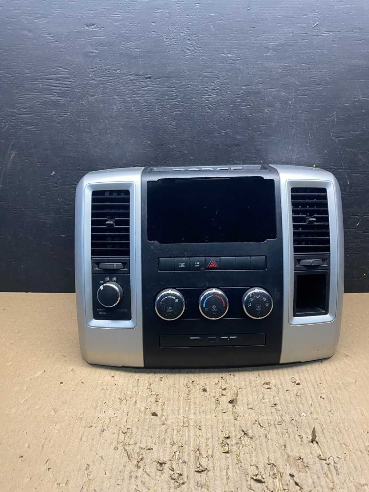 2009 to 2010 Dodge Ram 1500 Center Dash Radio Screen Climate Panel T1837 DG0