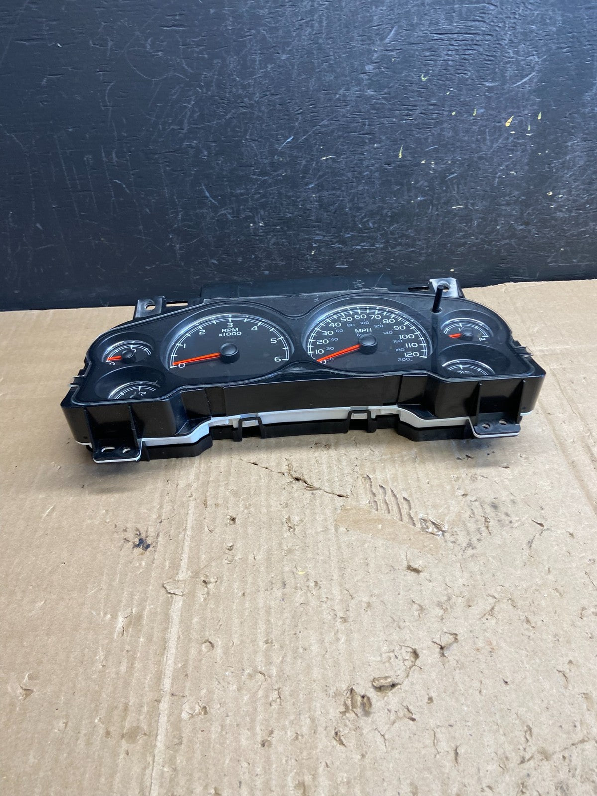 2007 to 2013 Chevrolet Silverado Suburban Cluster Gauge Speedometer AE18744