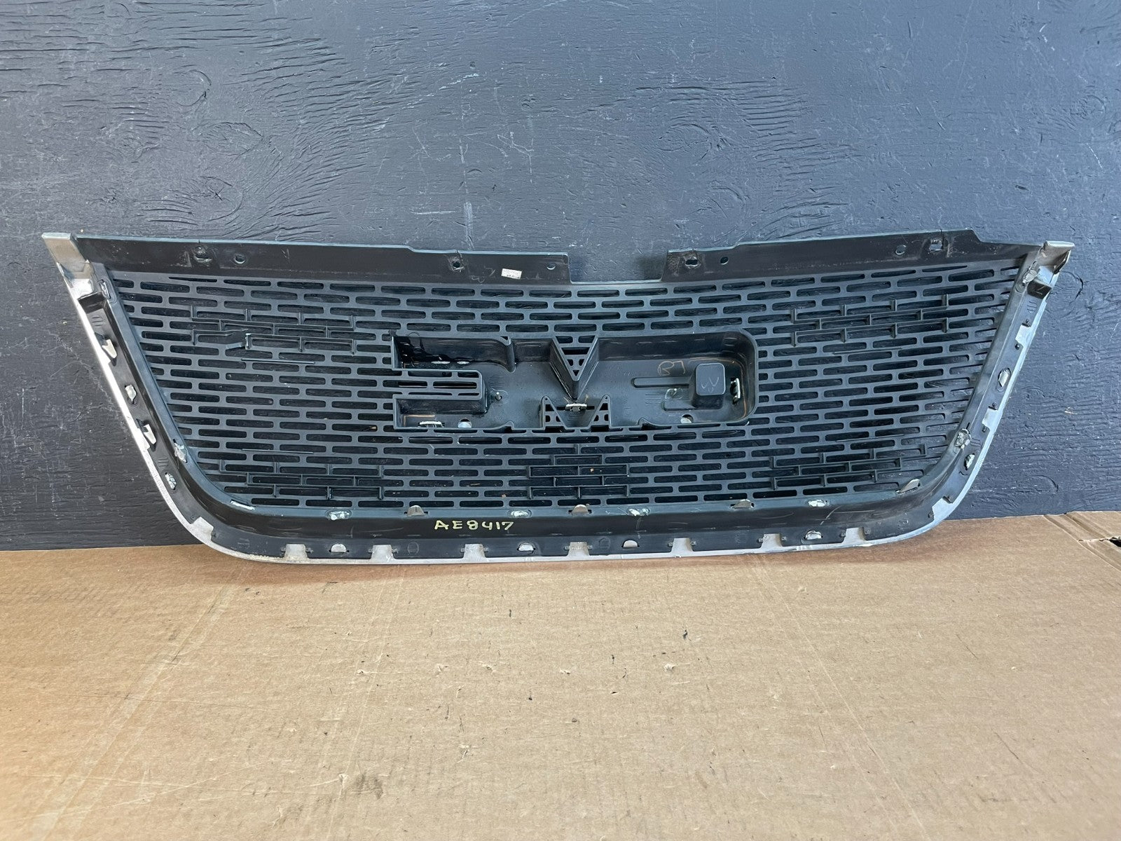 2007 to 2012 GMC Acadia Front Upper Grill Grille AE8417 DW4