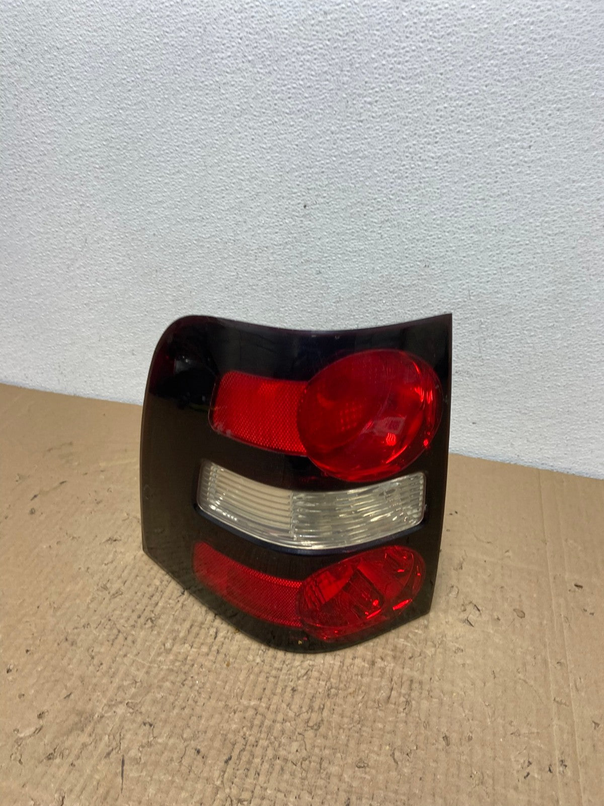 2006 to 2010 Ford Explorer Left Driver Lh Side Tail light OEM AC 4112 LK0