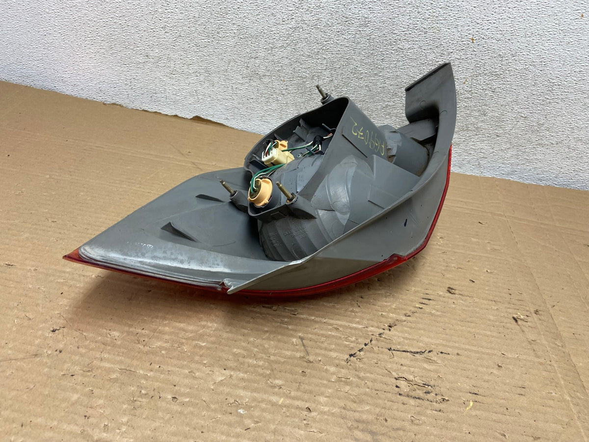 2003-2004 Toyota Matrix Left Driver LH Side Tail Light AG9072 LK5