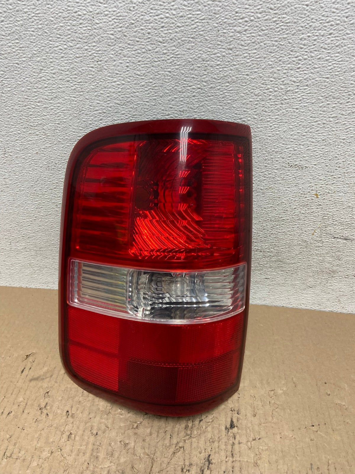 2004 to 2008 Ford F150 F-150 Left Driver LH Side Tail Light AF7026 LK0
