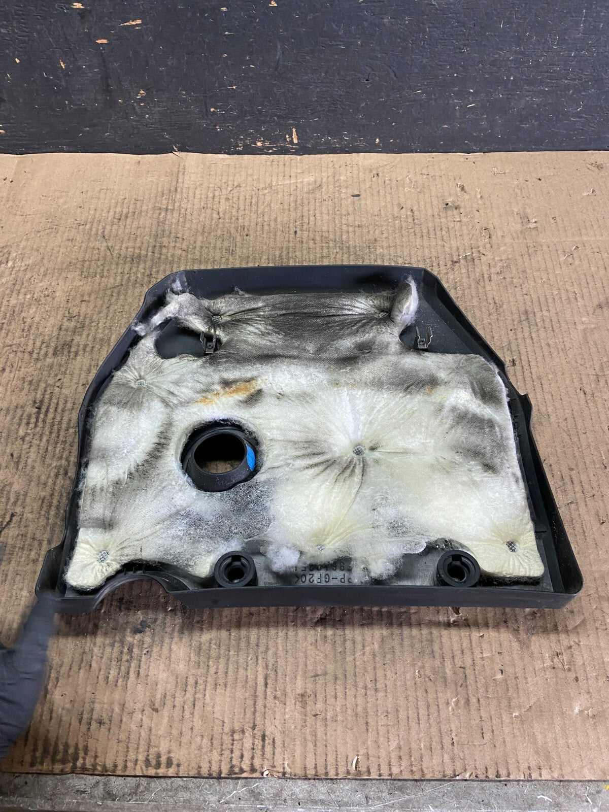 2004 to 2009 Mazda 3 DOHC 16 VALVE Engine Shield Top Cover O0976 PS4