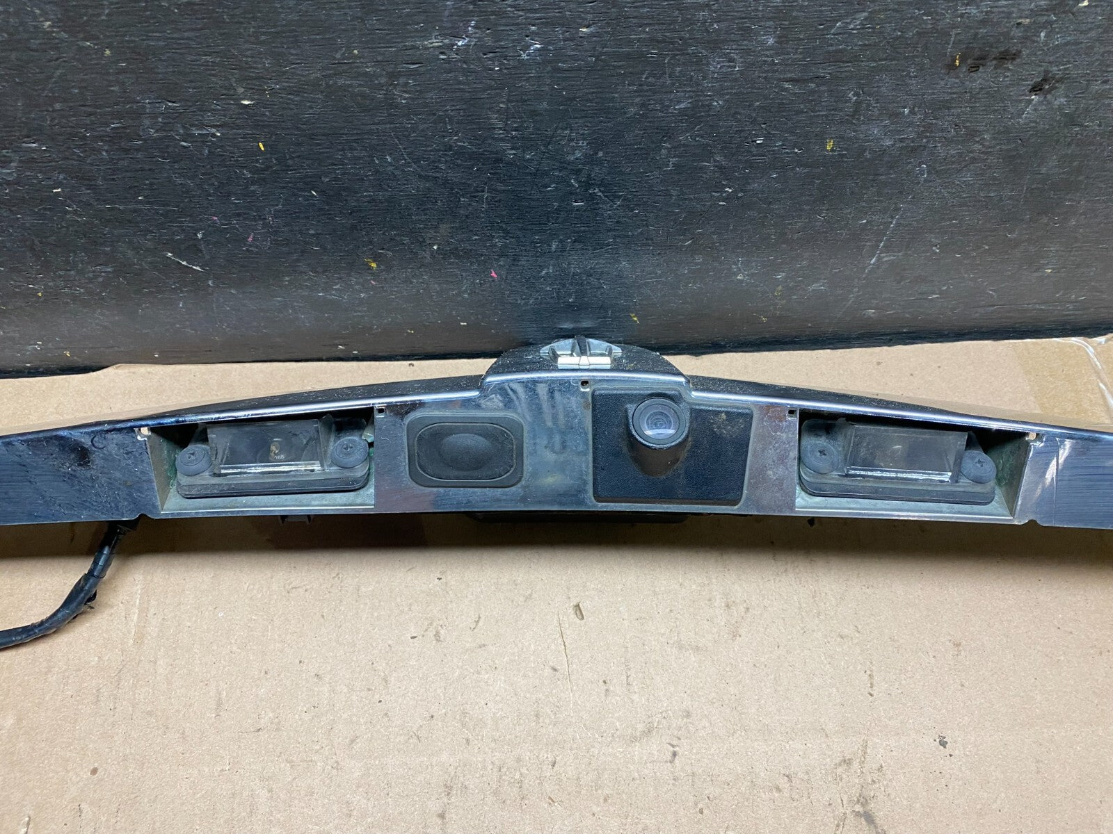 2009 to 2012 Lincoln MKS Trunk Moulding Lid Chrome Trim C4105 PS3