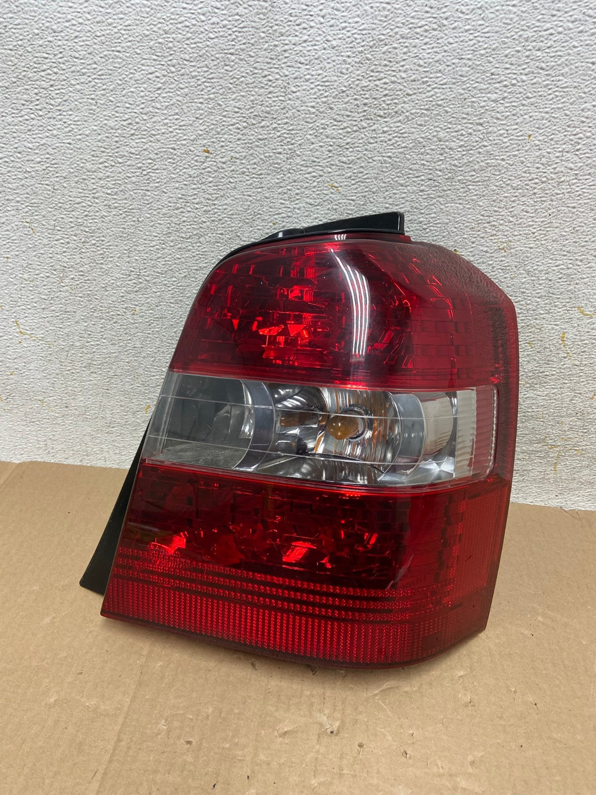 2004-2007 Toyota Highlander Right Passenger RH Side Tail Light DEPO AI1195 LK0