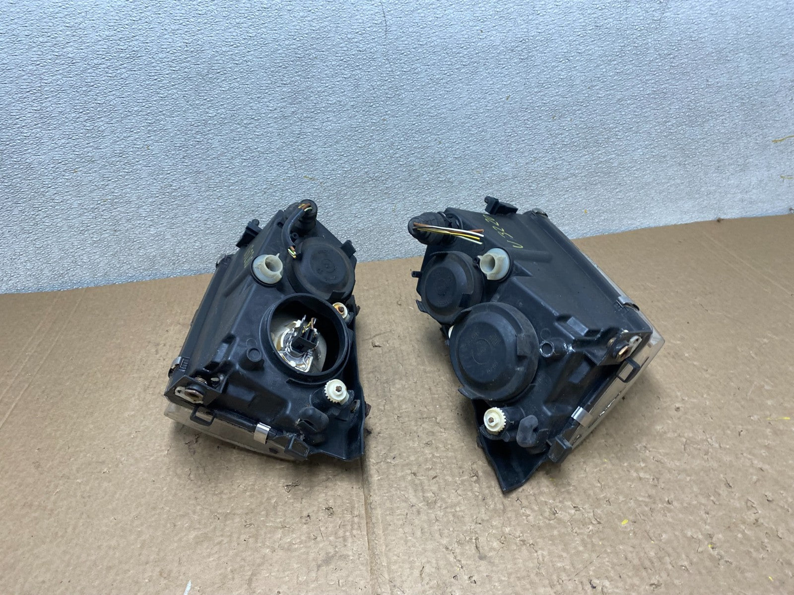 1998 to 2001 Volkswagen Passat Left+Right Side Headlights OEM V3220 DW9