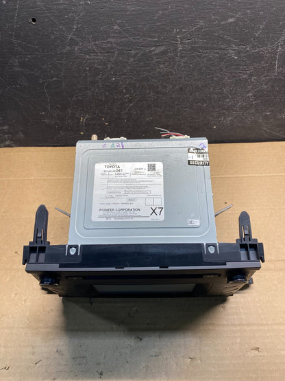 2014 - 2019 Toyota Highlander Radio AM FM Single CD Touch Screen AE8175 DG3