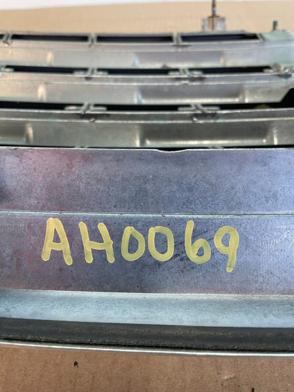 2008 to 2010 Infiniti QX56 Front Upper Chrome Grill Grille AH0069 DG5