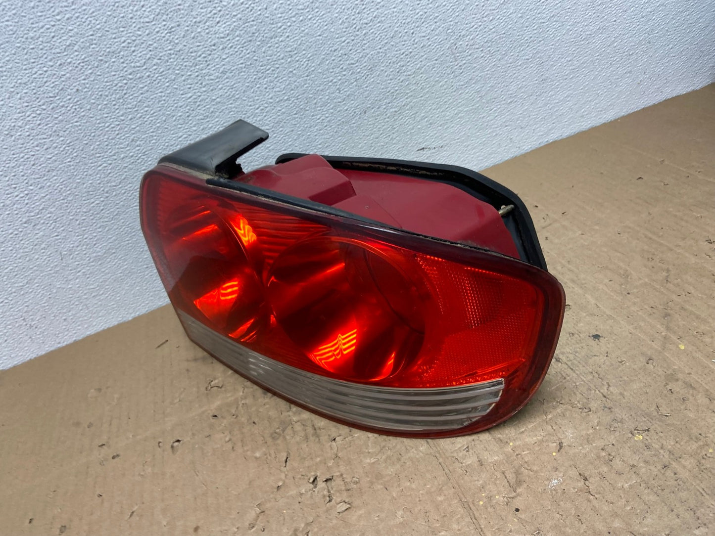2002 - 2005 Hyundai Sonata Right Passenger RH Side Tail Light OEM AC0324 LK1
