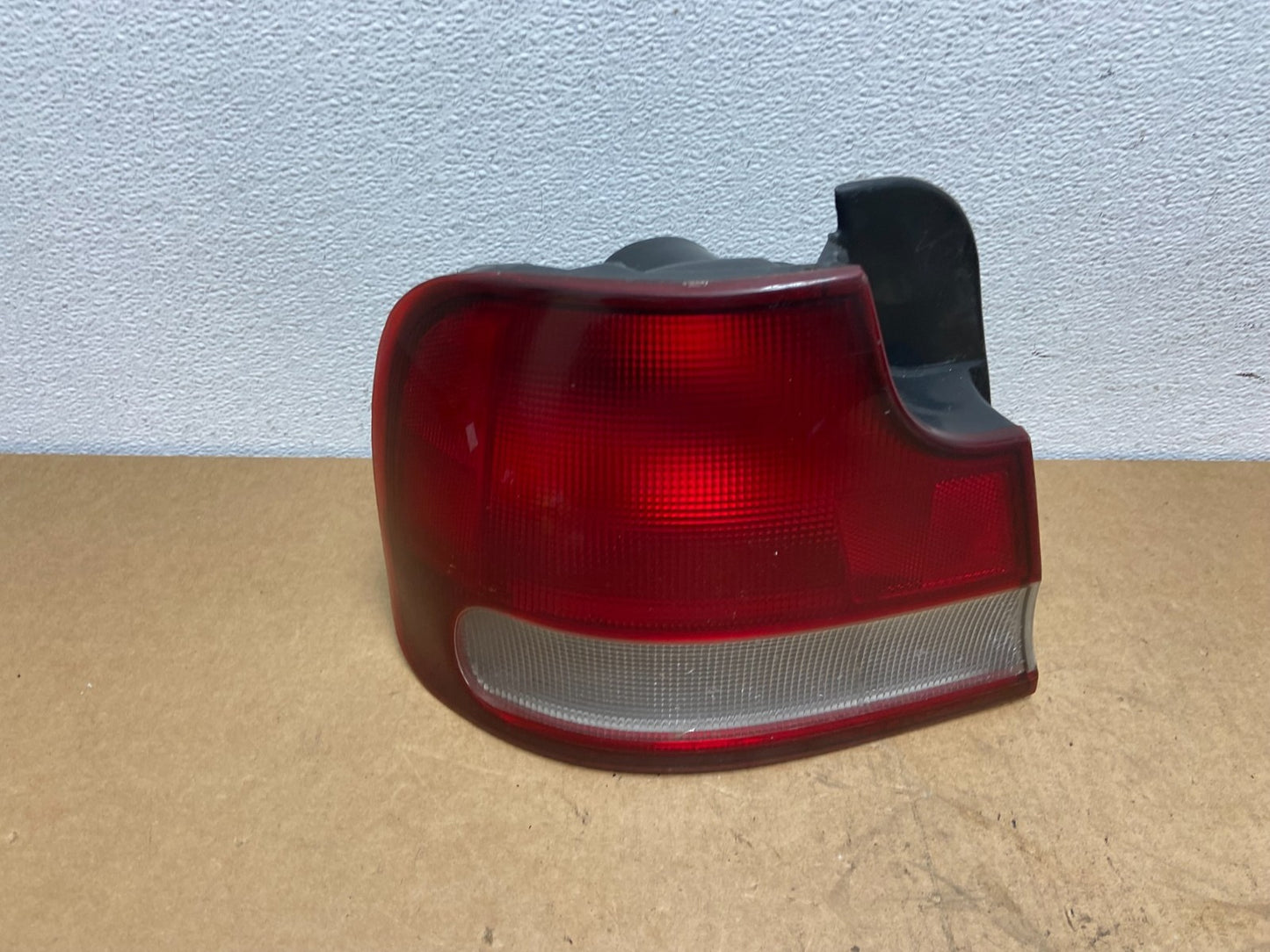 1994 1995 Hyundai Elantra Left Driver LH Tail Light ac3019 DG0