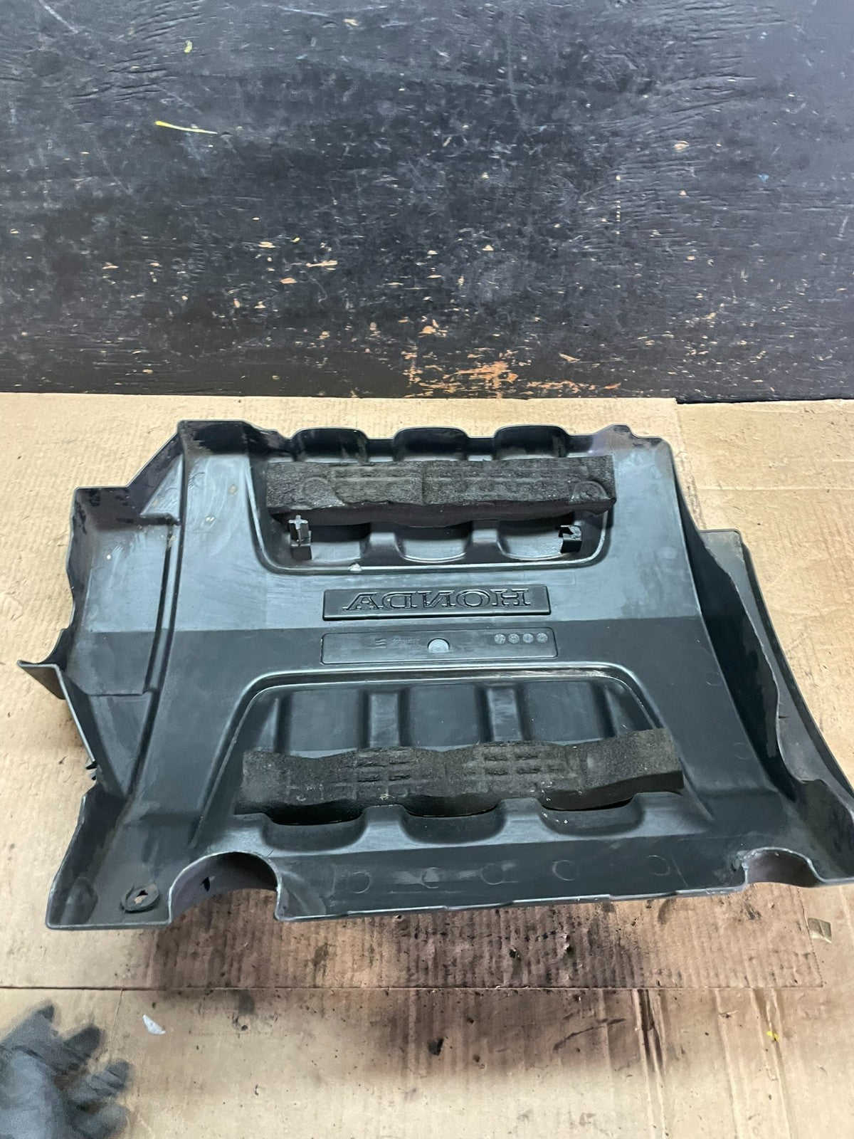 2005 to 2007 Honda Odyssey Black Engine Cover OEM T0279 DG5