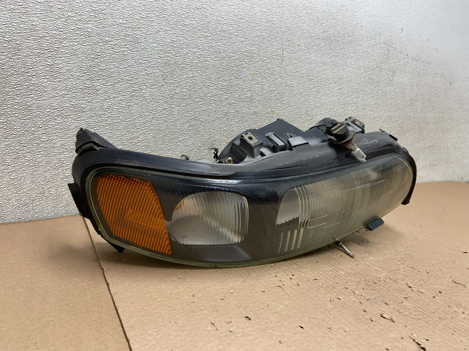 2001 2002 2003 2004 Volvo V70 XC70 Right Passenger Rh Headlight OEM AB2531 DW2