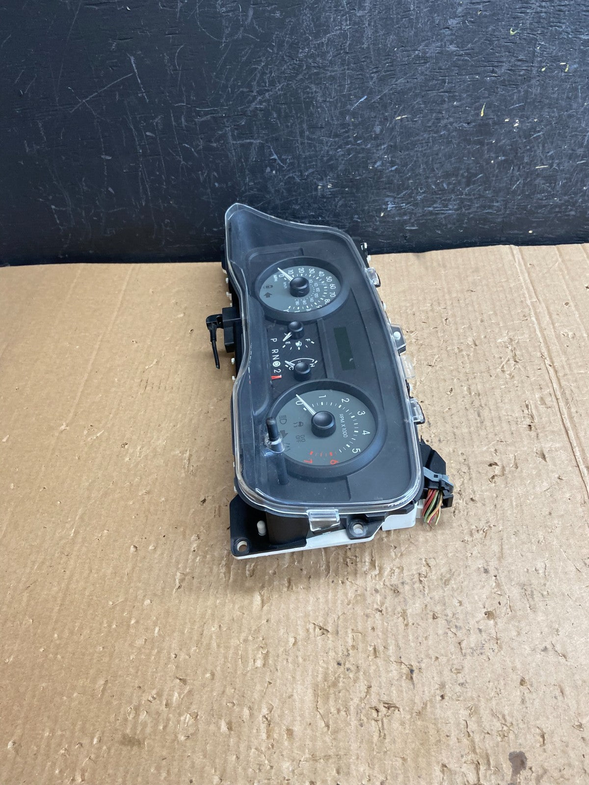 2006 to 2011 Lincoln Town Car Speedometer Gauge Cluster AE4205 DG2