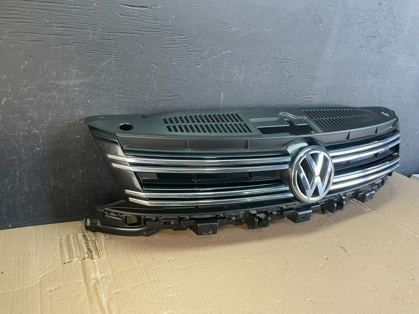 2012 to 2017 Volkswagen Tiguan Front Upper Grill Grille AE3602 DG2
