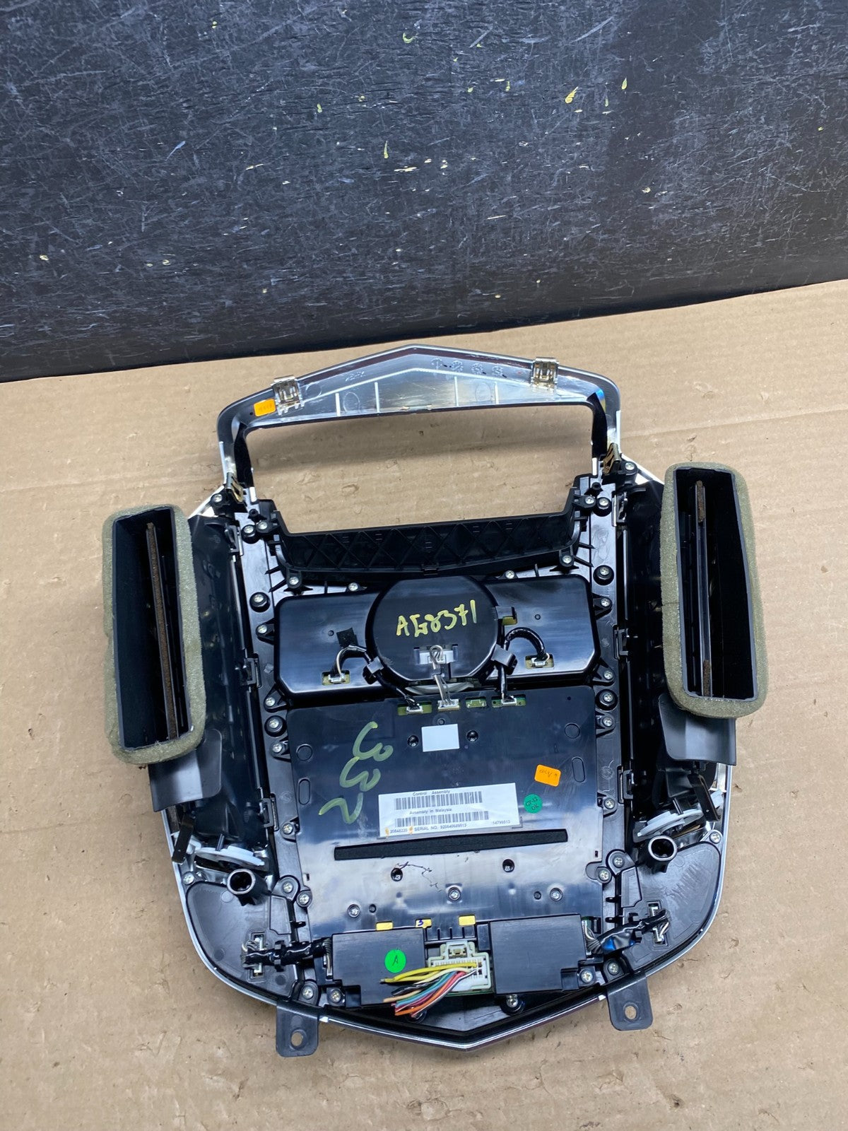 2010-2012 Cadillac SRX A/C Heater Radio Climate Control Panel Bezel OE AG8371 DG3