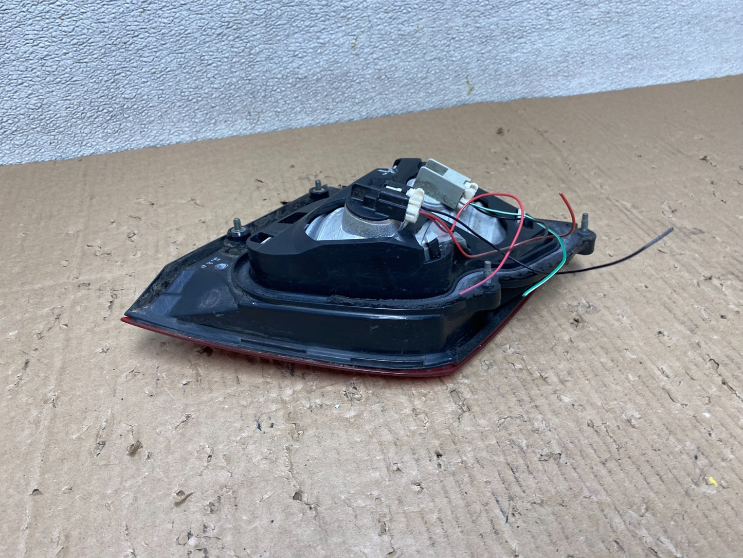 2002 - 2004 Infiniti i35 Inner Left Driver LH Side Tail Light T7679 DW5