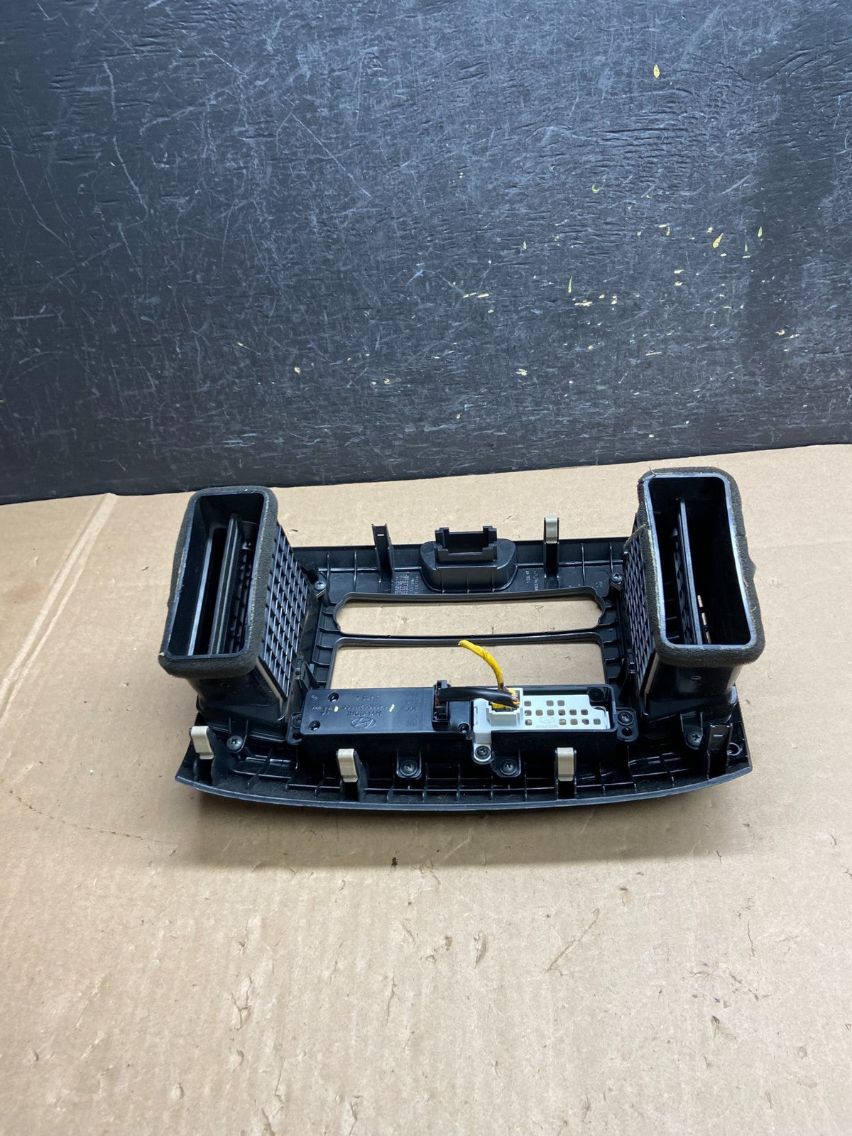 2007-2010 Hyundai Elantra Radio Heat AC Climate Control Air Vent Bezel AI6394 DG4