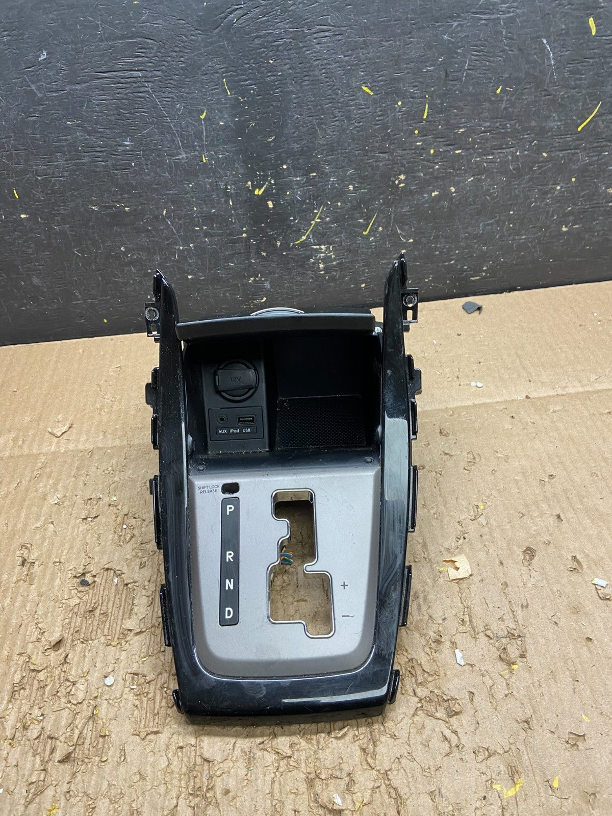2011 - 2013 Hyundai Elantra Shifter Bezel Center Console Storage Oem v7723 DG1