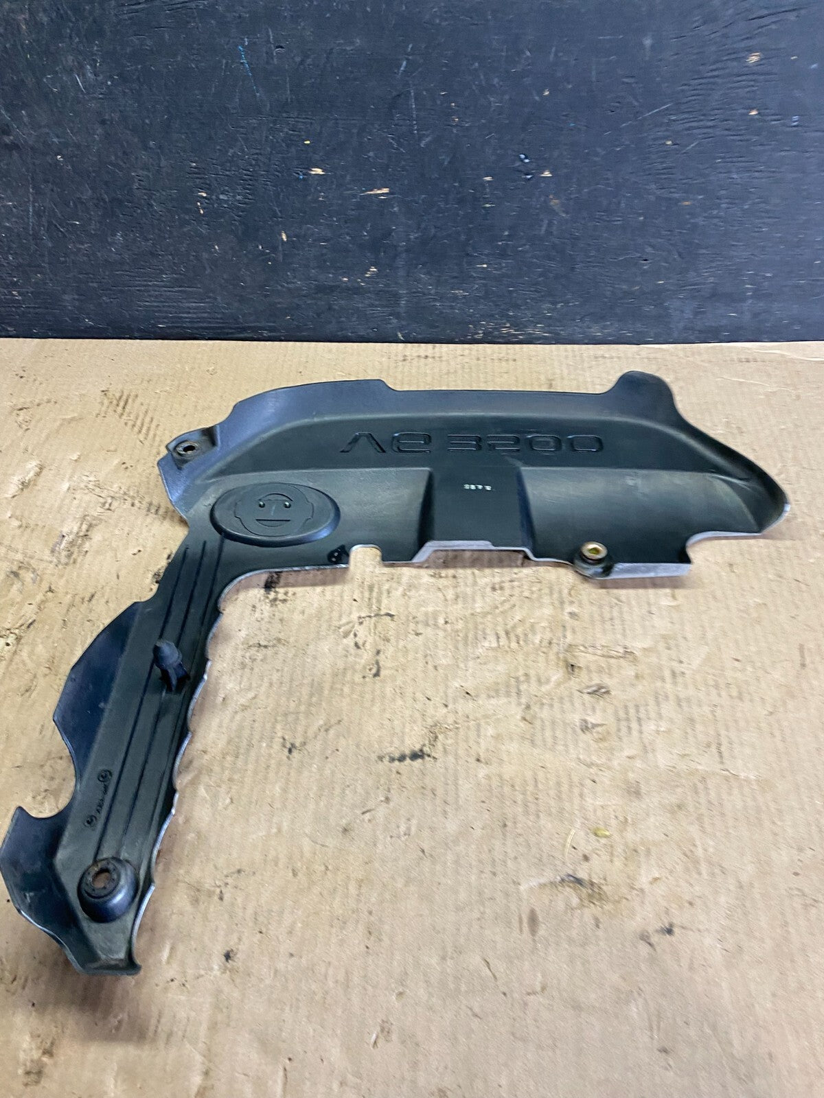 2001 to 2004 Nissan Pathfinder Engine Cover Ornament L9356 DG5