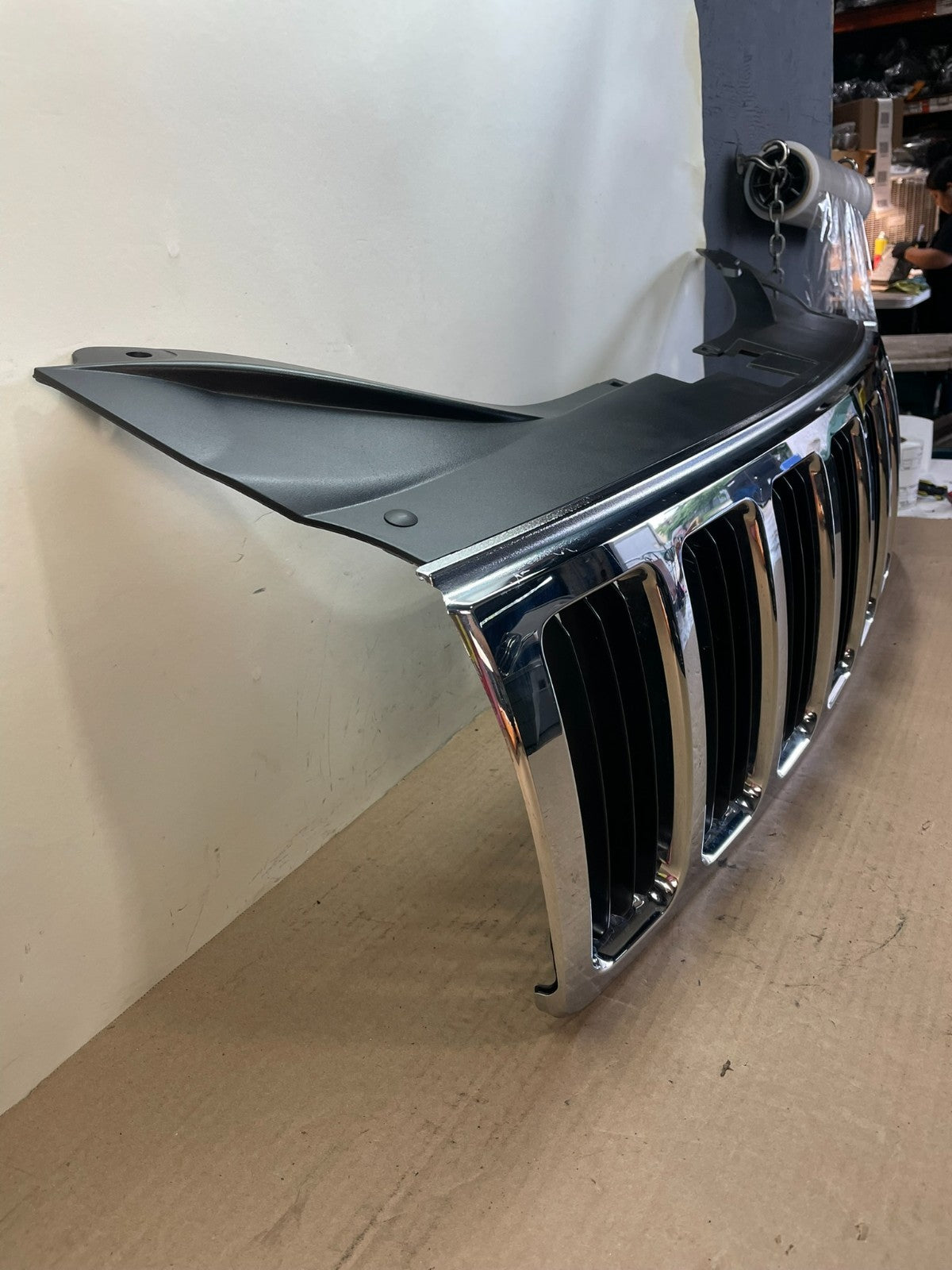 2005 to 2007 Jeep Grand Cherokee Front Upper Grill Grille Aftermarket AF8513 DG2