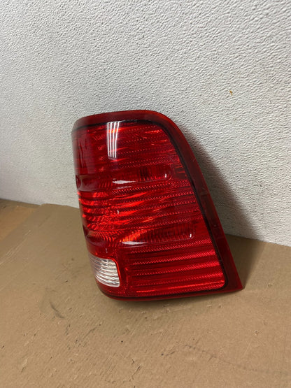 2002 to 2005 Ford Explorer Right Passenger Rh Side Tail light AD6468 DW1