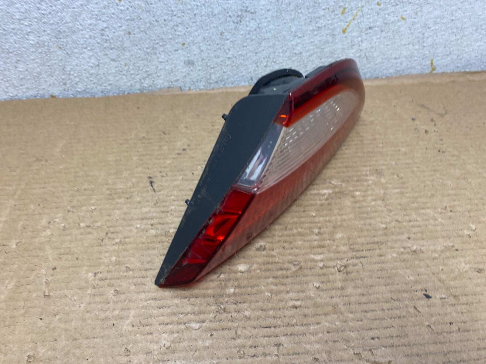 2015 to 2017 Chrysler 200 Sedan Right Passenger  Inner Tail Light Oem N9896 DW2