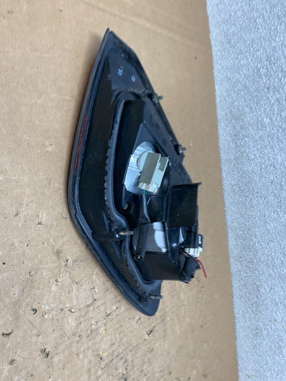 2000-2001 Infiniti i30 Left Driver Lh Side Tail Light Inner Oem V5196 DG6