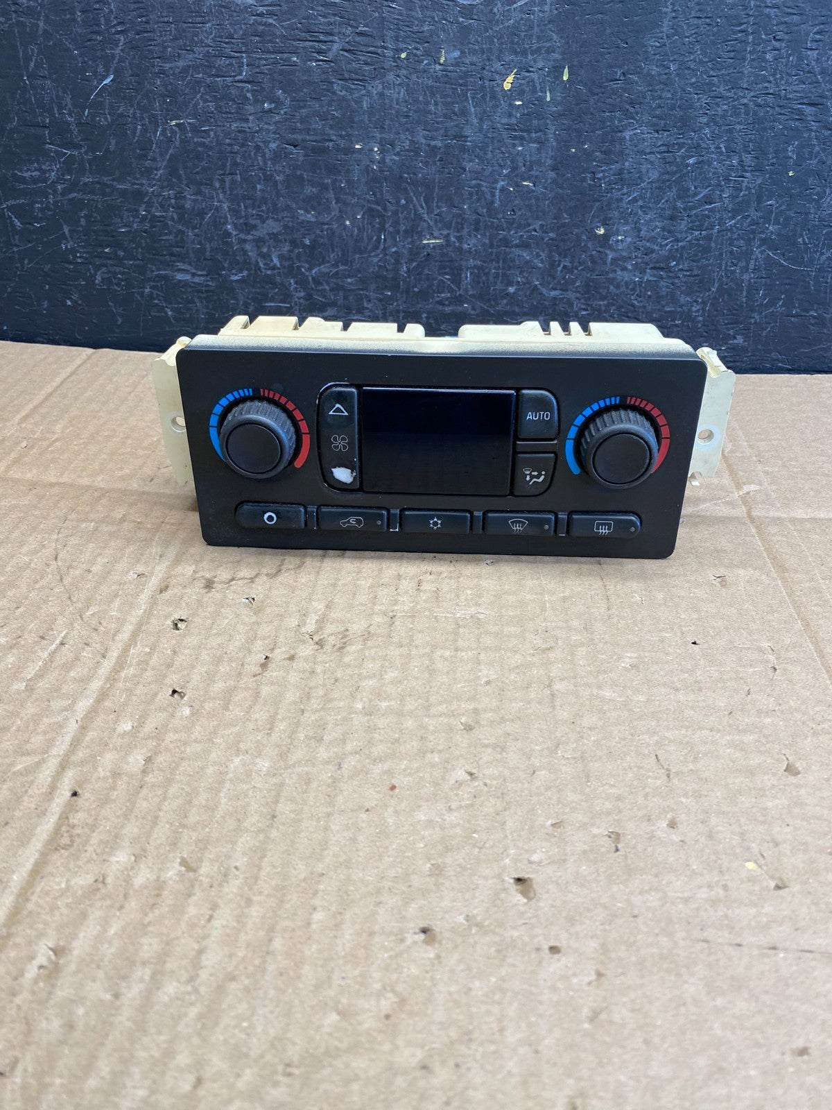 2003 to 2006 Chevrolet Tahoe Suburban Yukon Climate Control A/C AC9442 DG0
