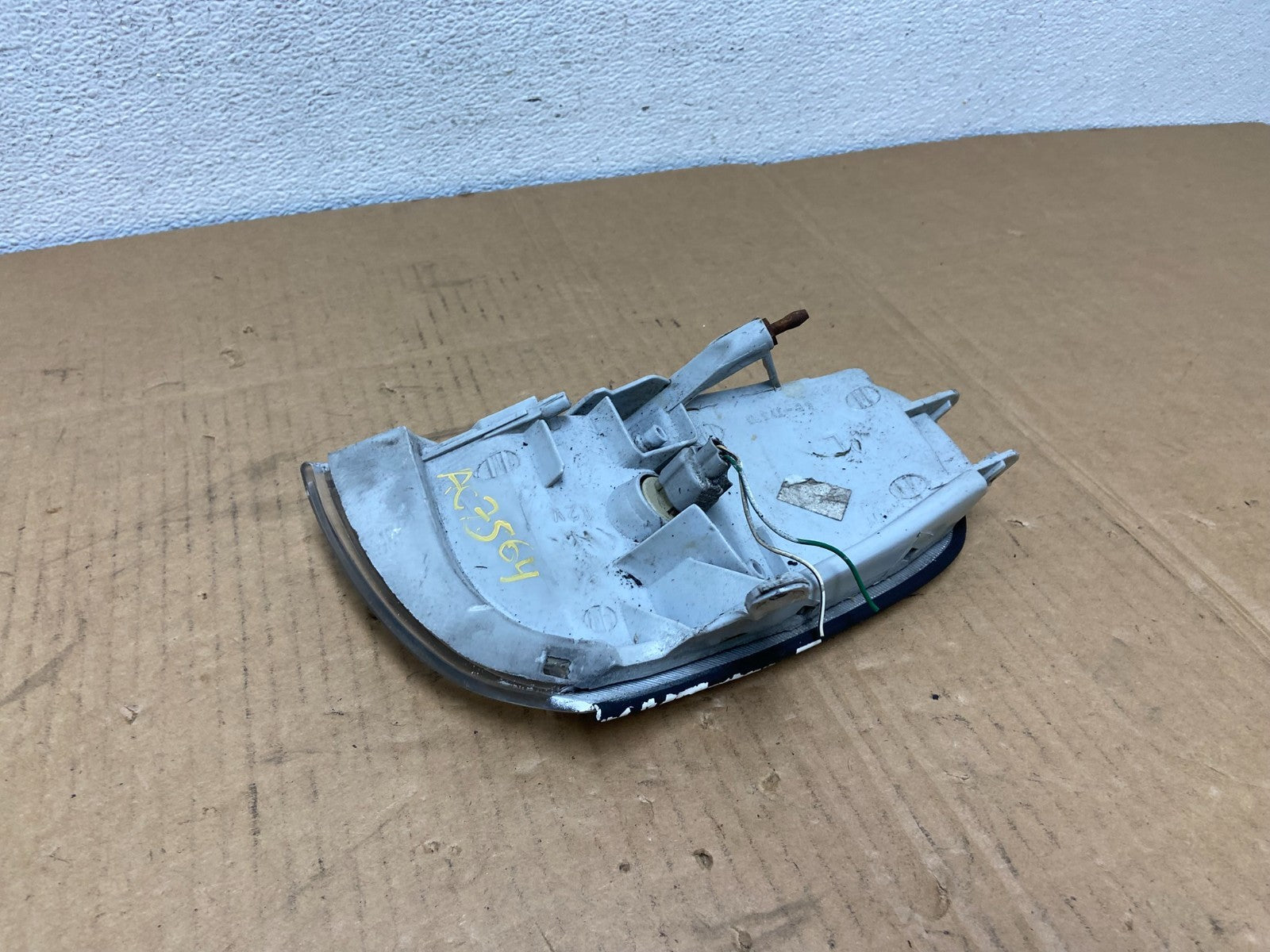 1992 to 1994 Toyota Camry Left Driver LH Side Turn Signal AC7564 DW4