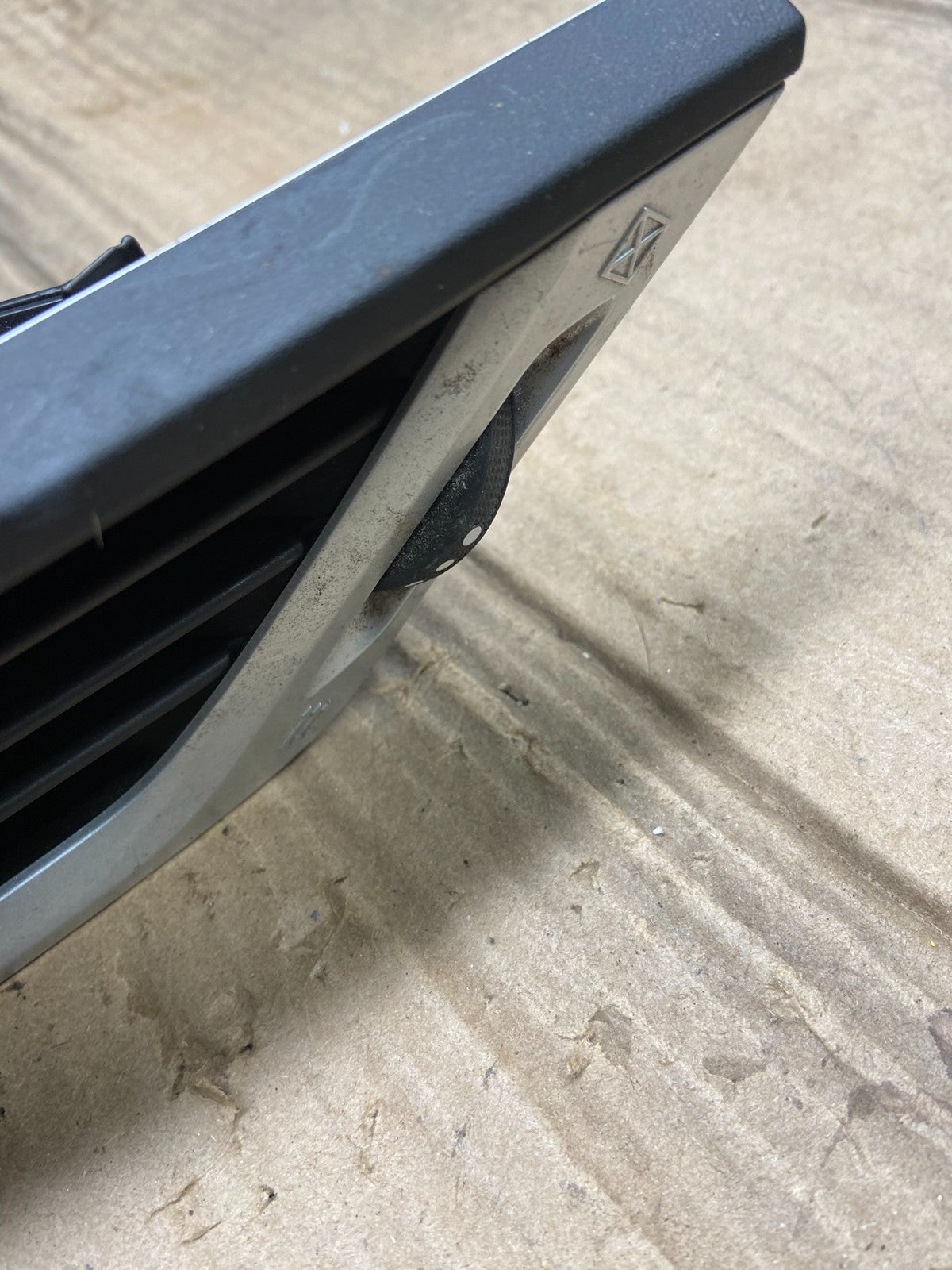 2010 to 2016 Chevrolet Equinox Left+Right  Front Dash  Air Vent Bezel X1901 DG2