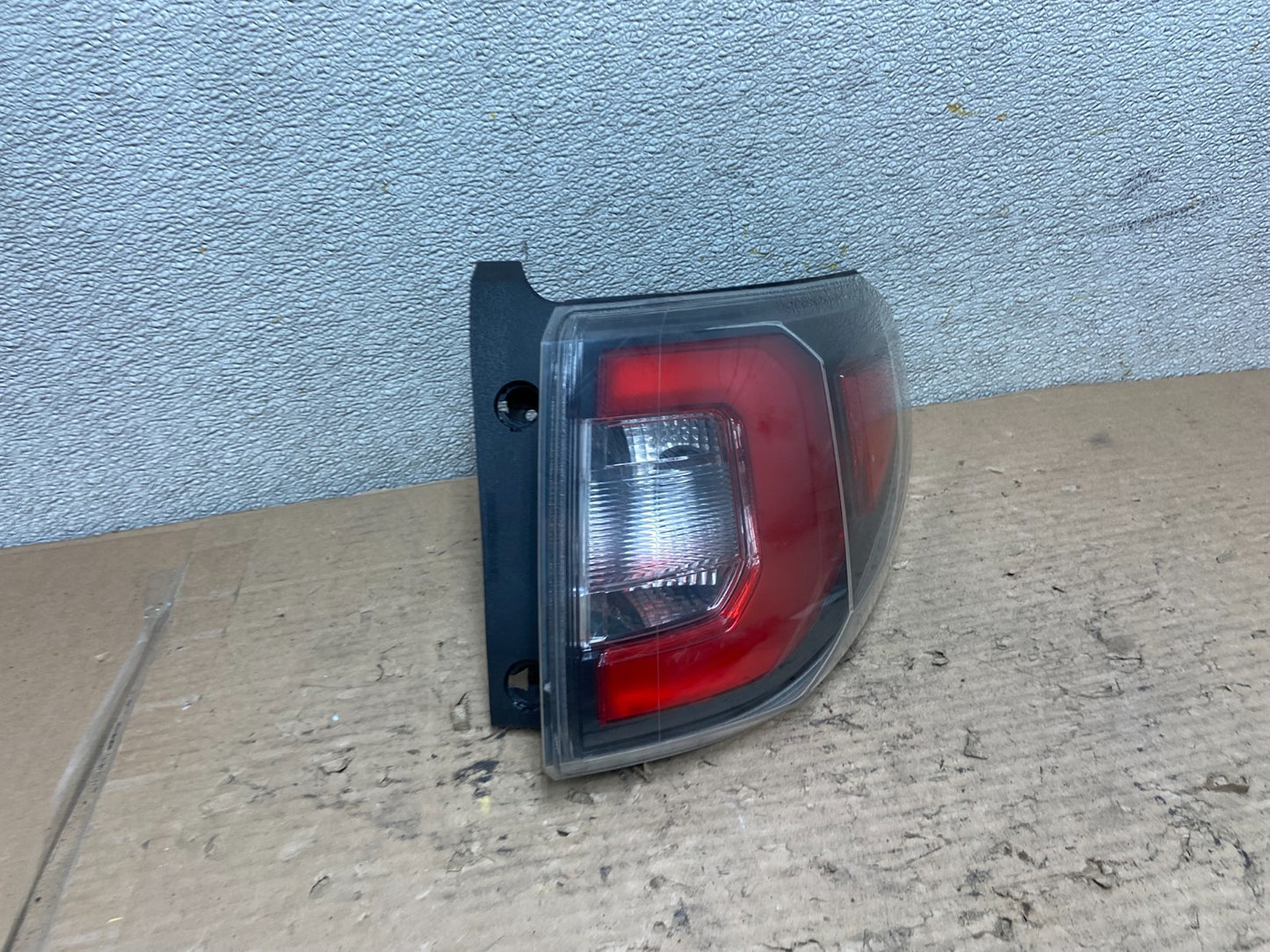 2013 to 2016 GMC Acadia Right Passenger RH Side Tail Light AA9778 LK2