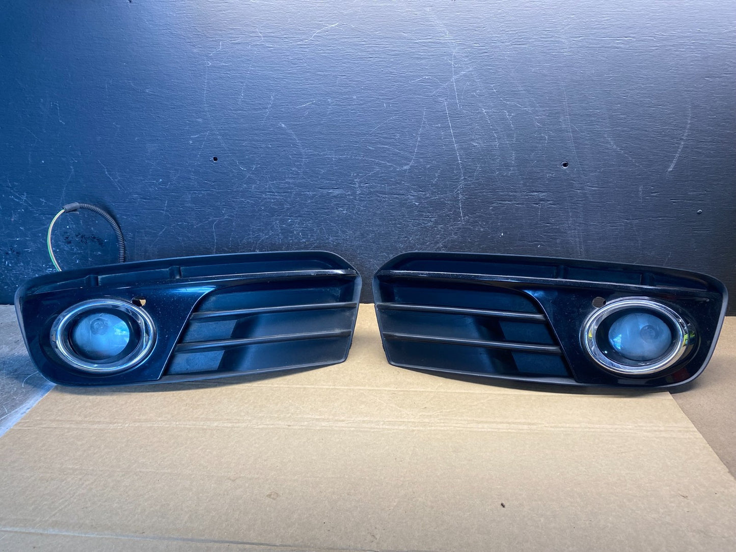 2013 to 2017 Audi Q5 Left+Right Fog Light Bezel AF7585 DG0