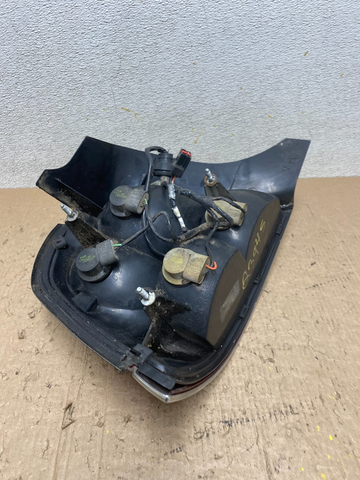 1998-2003 Ford Crown Victoria Right Passenger Rh Side Tail Light Oem Q3945 DW6