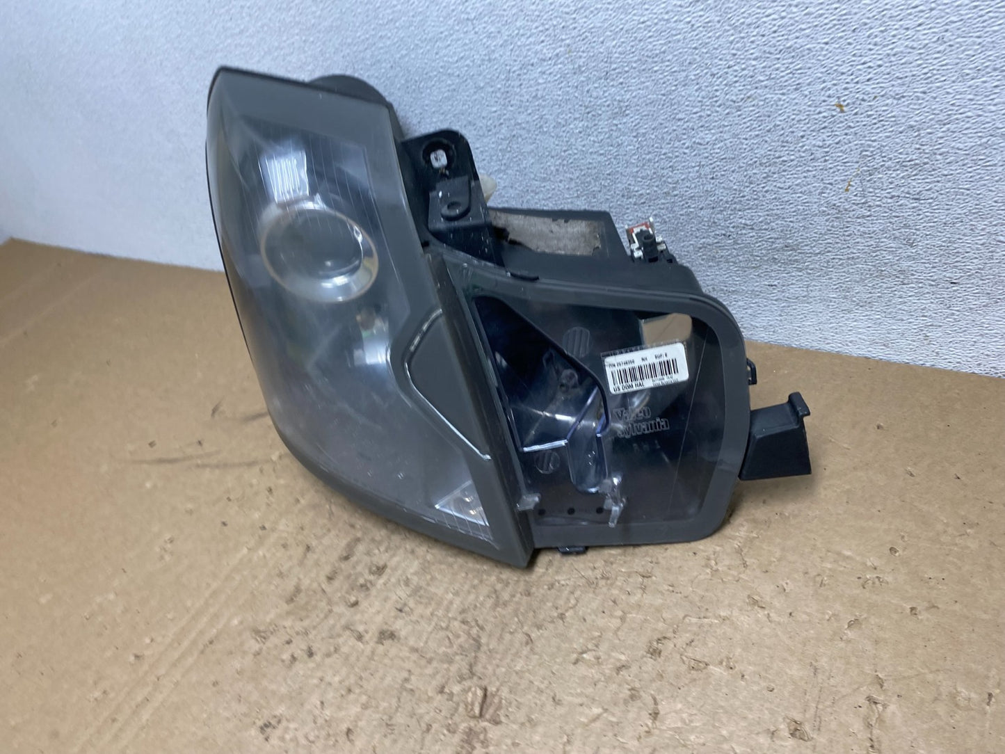 2003 to 2007 Cadillac CTS Right Passenger RH Halogen Headlight AG1423 DW1