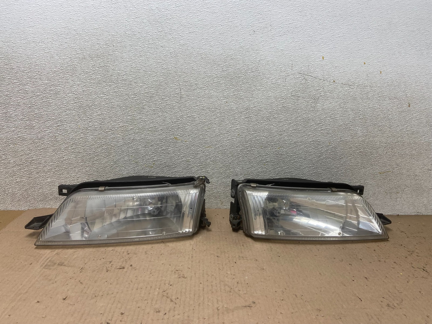 1997 - 1999 Nissan Maxima Left+Right Side Headlights Halogen OEM AA0566 DW0