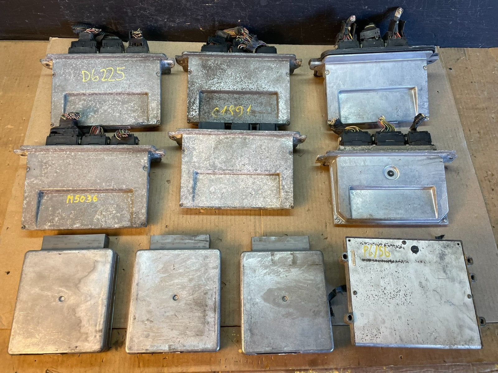 Mix of 10 Ford ECM Engine Computer Module AB78711