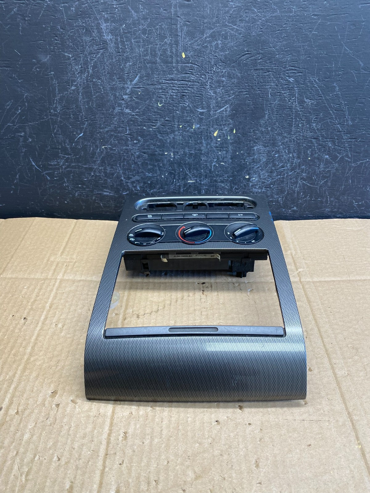 2004 to 2008 Ford F150 Radio Climate Dash Bezel Surround Black AC9426 DG3