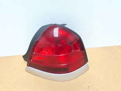 1998-2003 Ford Crown Victoria Right Passenger Rh Side Tail Light AE2967 DG0