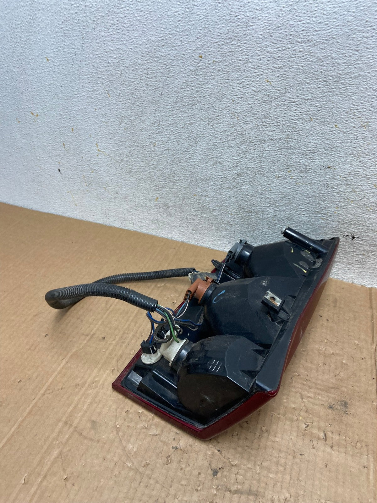 2002 to 2006 Cadillac Escalade Right Passenger Side Tail Light AI4752 LK7