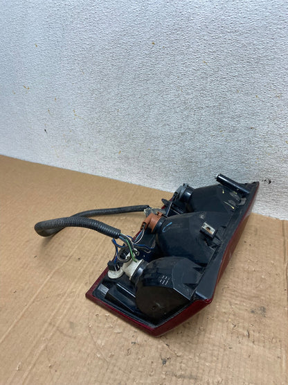 2002 to 2006 Cadillac Escalade Right Passenger Side Tail Light AI4752 LK7