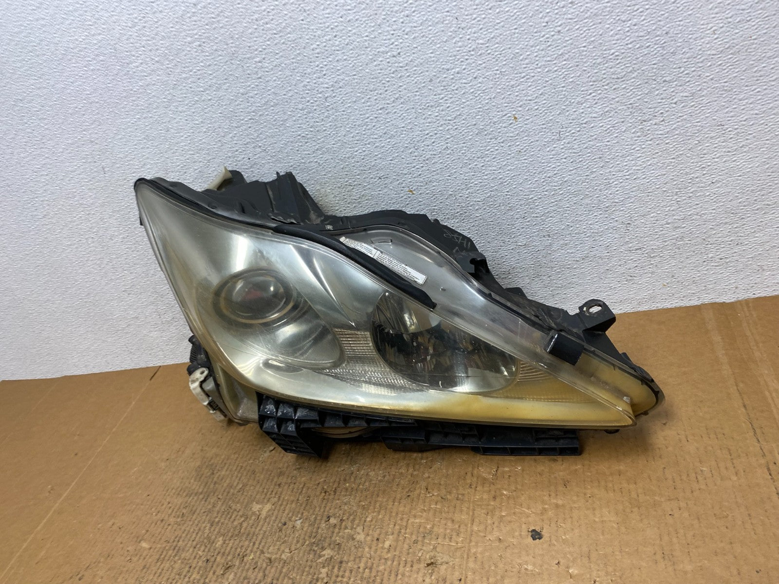 2006 - 2010 Lexus IS250 Right Passenger RH Side Xenon Headlight AE2712 DW1