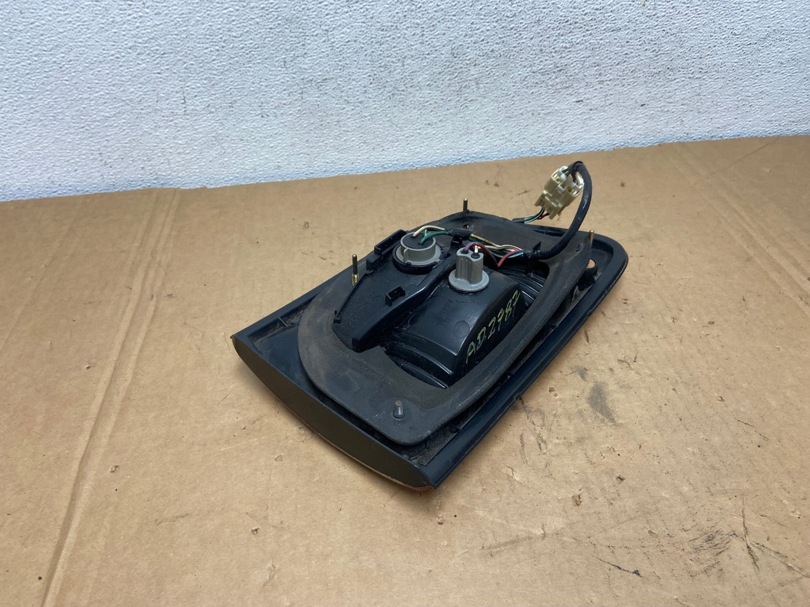 2001 - 2003 Toyota Sienna Right Passenger Rh Side Inner Tail Light AD2787 LK4
