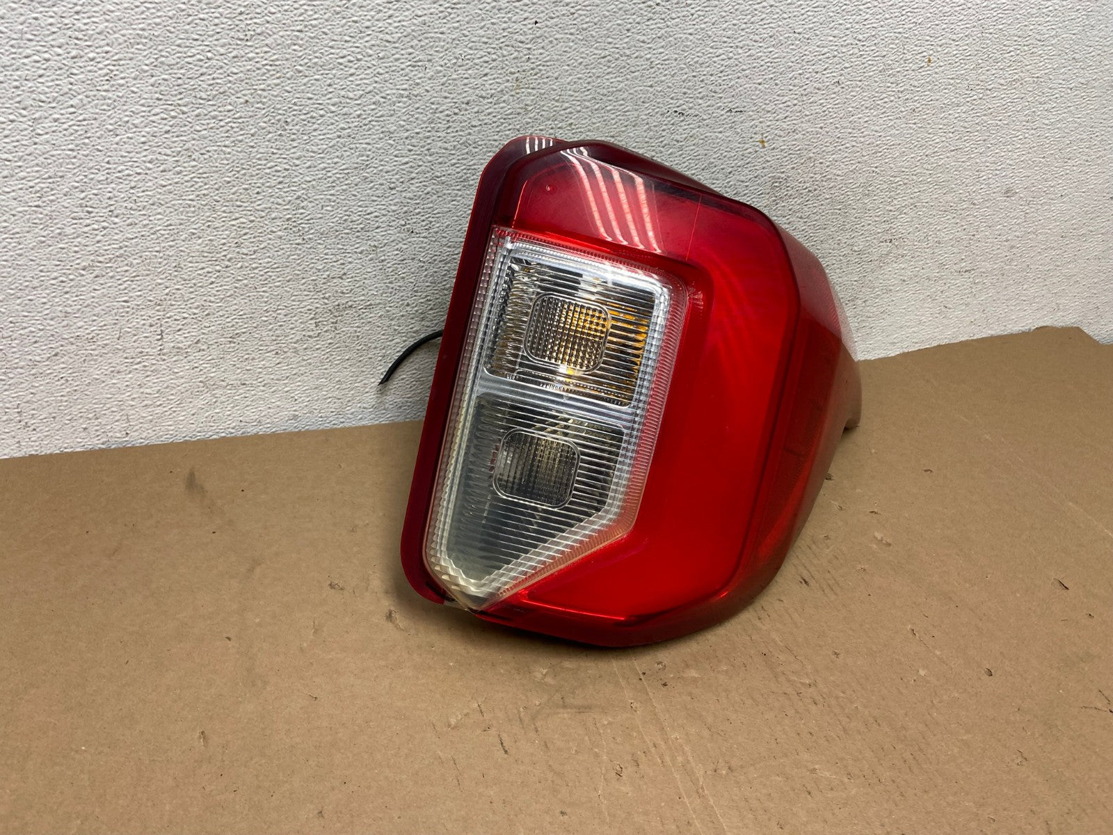 2020 2021 2022 2023 Ford Explorer Right Passenger Side Tail light AD7912 LK2