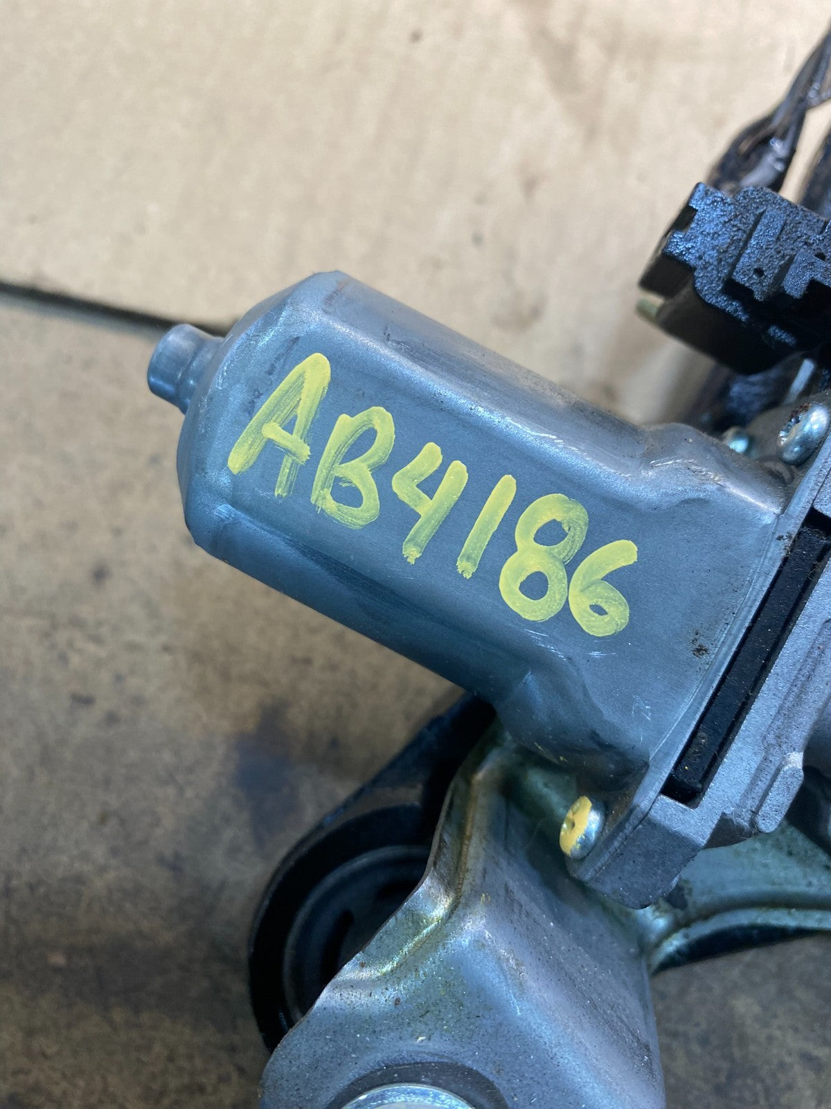 2014-2021 Dodge Durango  Tailgate Back Door Rear Wiper Motor Wiper AB4186 DG6