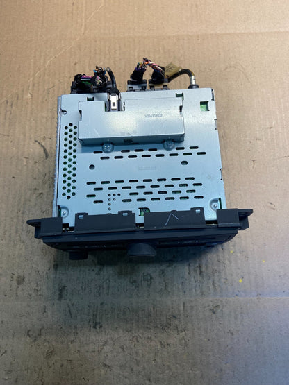 2010 to 2012 GMC Acadia Radio AM/FM CD Player Radio Z0744 DG7