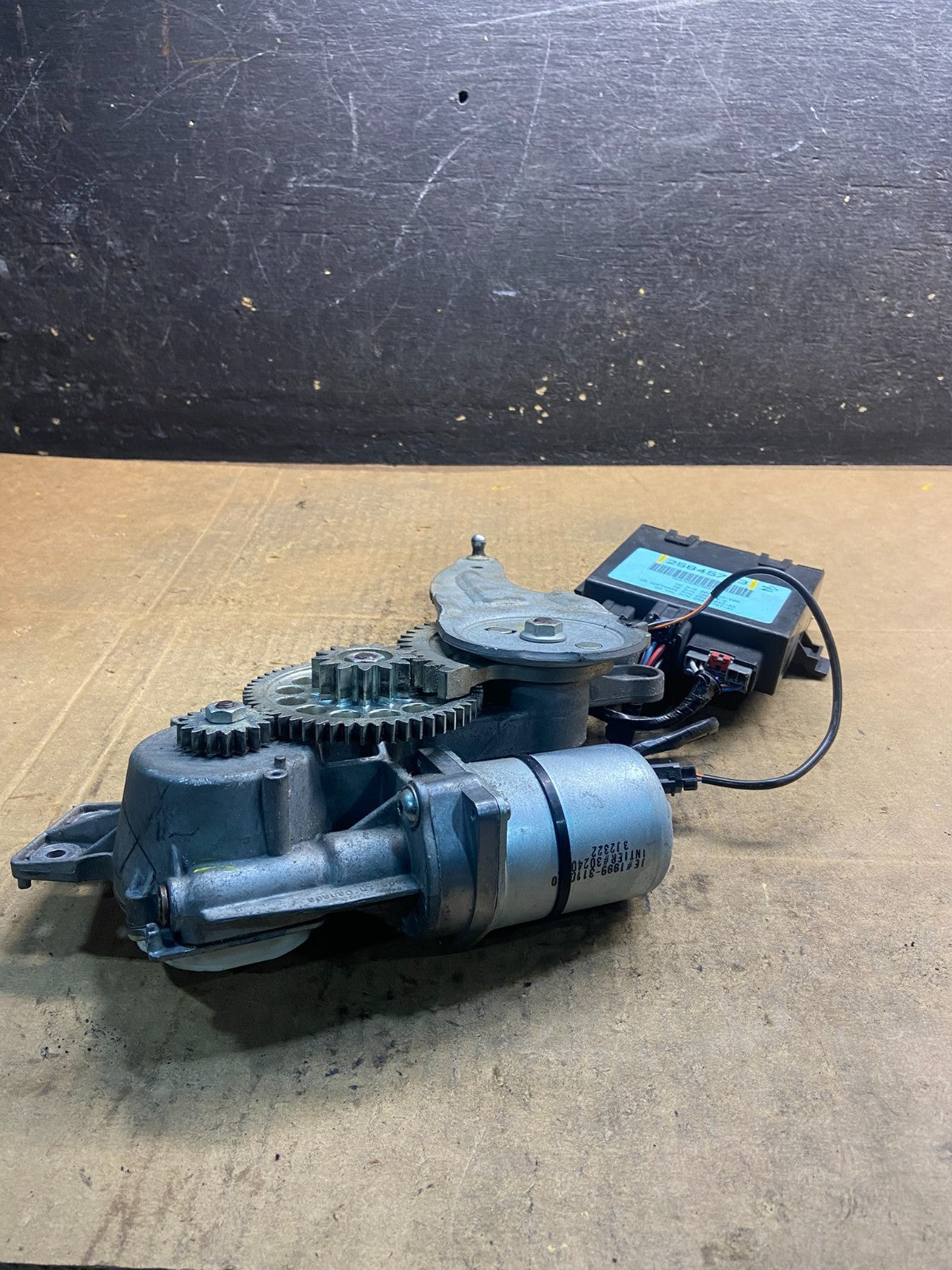 GMC Acadia Yukon Tahoe  Rear Trunk Liftgate Power Motor Actuator OEM y3777 DG3