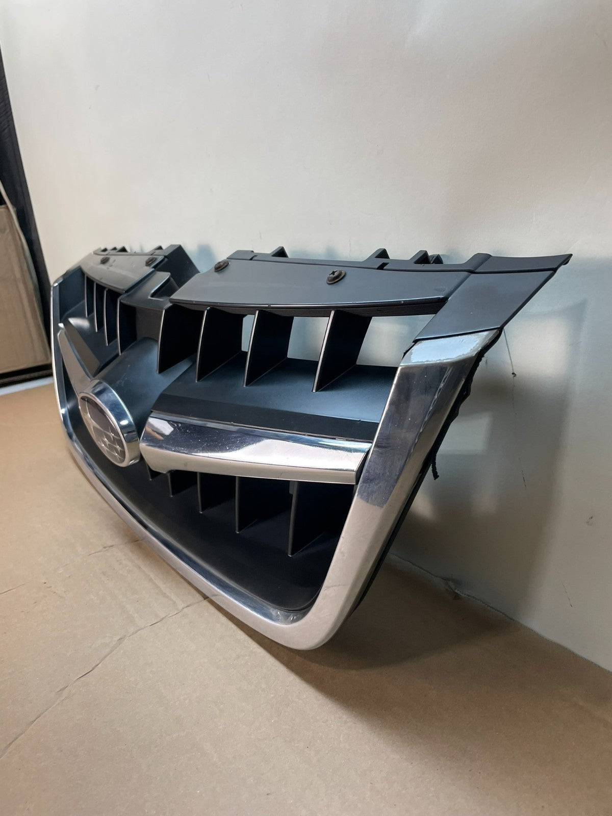 2008 to 2009 Subaru Legacy Front Upper Grille Grill AH8839 DG1