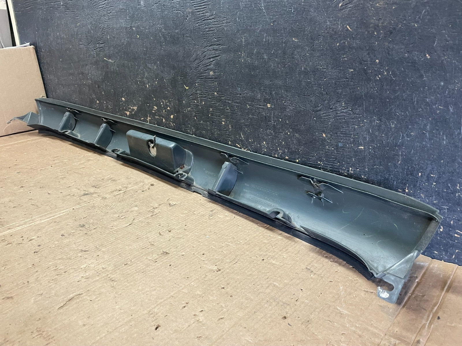 1996 to 2002 Chevrolet Express 3rd Third Brake Light Trim Spoiler Z8174 DG7